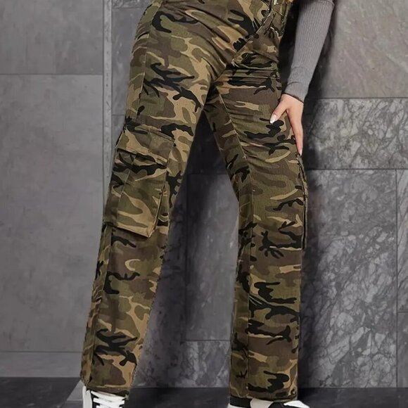 Camo Flap Pockets Cargo Pants - Picture 1 of 3
